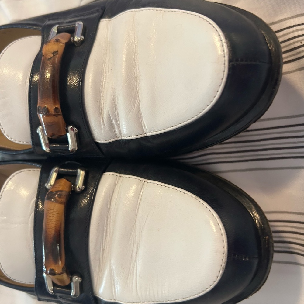 Gucci Black & White Leather Horsebit Loafers with Tortoiseshell Accent - Picture 2 of 5